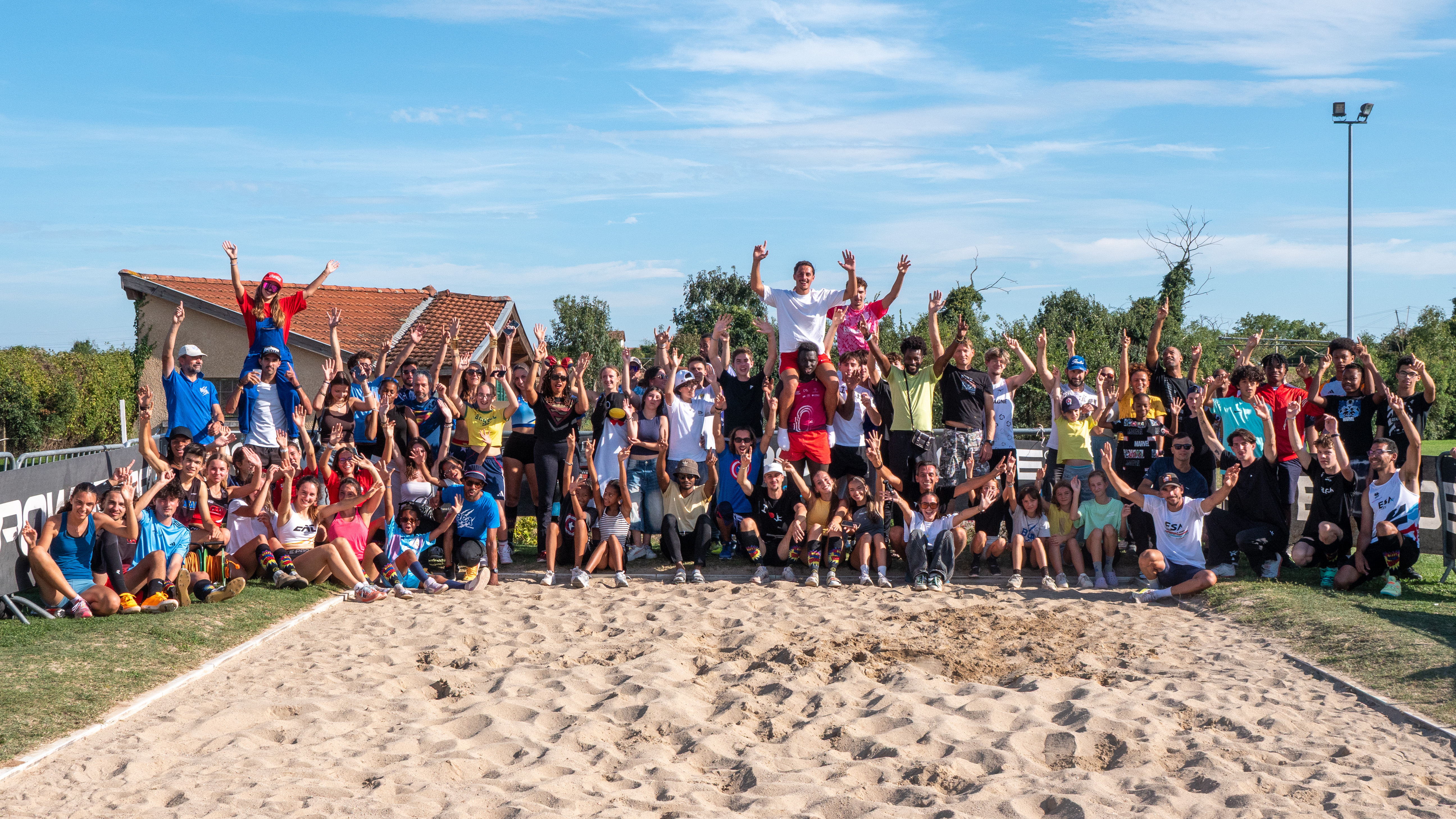 Homme au micro sur scène